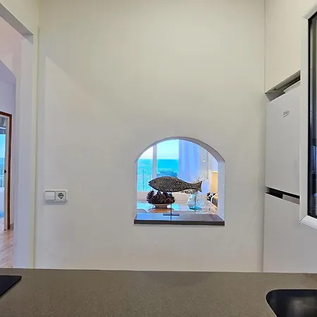 7843 In Apartament *