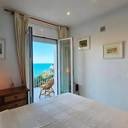 7843 In Apartament
